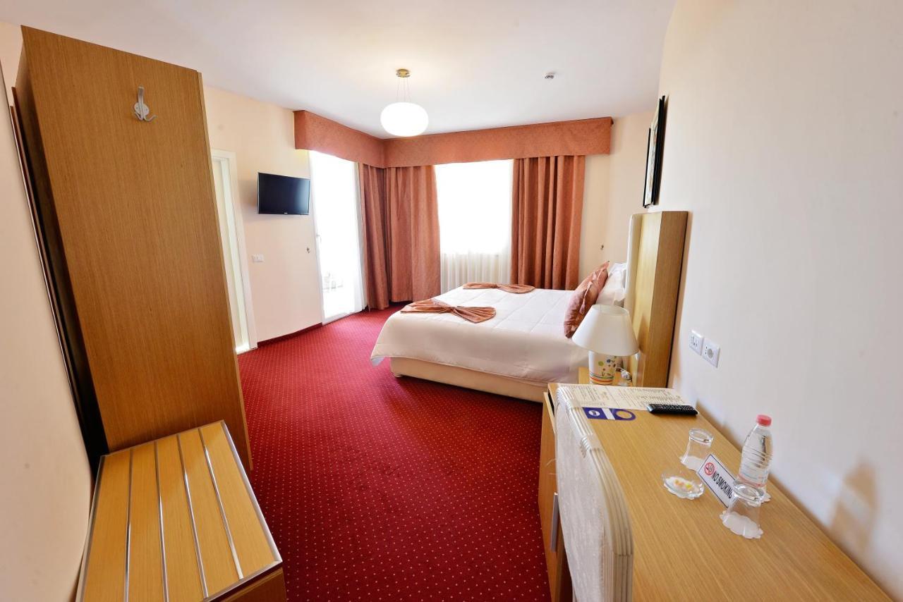 Jolly Hotel Lezhe Exterior photo